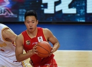 南宫体育-荷甲赛程吃紧；山东男篮赛前再遭质疑；管理层满意；年轻球员得到机会(荷甲赛程历史数据)