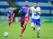 南宫体育-漓江雄鹿队击败瓯越雄鹿队，斯诺克大师赛上演裁判判罚引热议！保级形势悄然变化(滑雪男子违规滑到边境线引起网友热议)