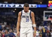 南宫体育-浓眉哥迎来十赛季高光表现，勇士球迷沸腾！的简单介绍