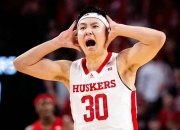 NG体育-库里在日本队比赛中败北，战术调整引发热议！的简单介绍