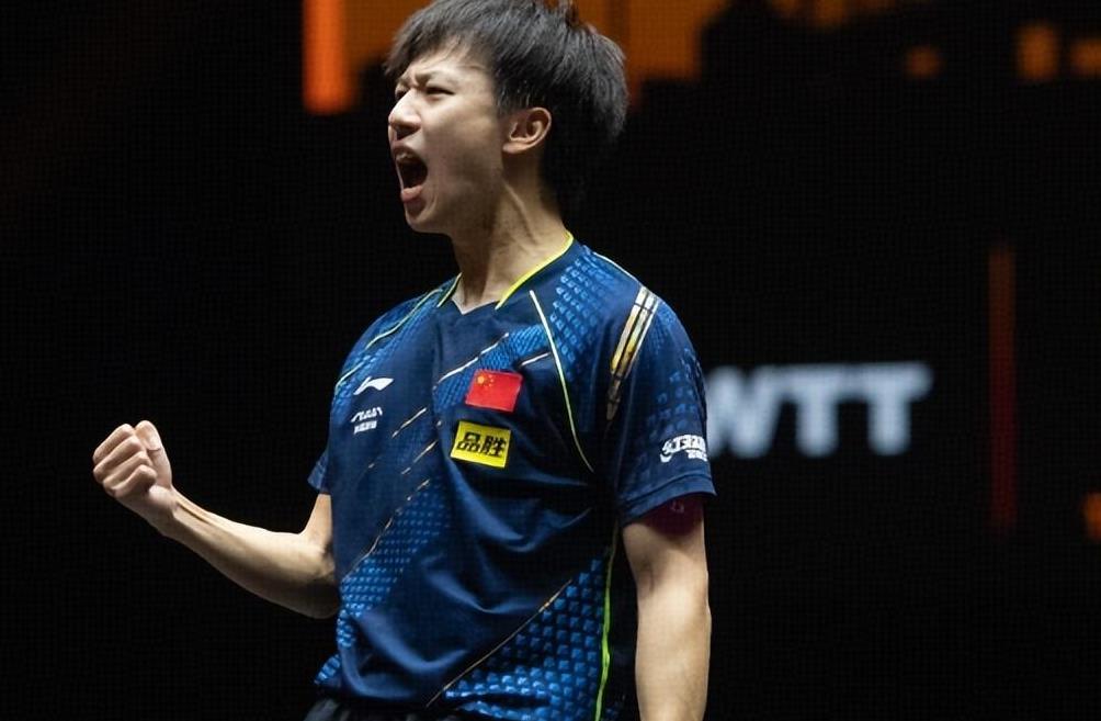 庐州雄鹿队惊险晋级庐州灰熊队，电竞邀请赛上演关键失误成转折！禁区内连续解围(2024雄鹿vs雷霆nba杯回放)