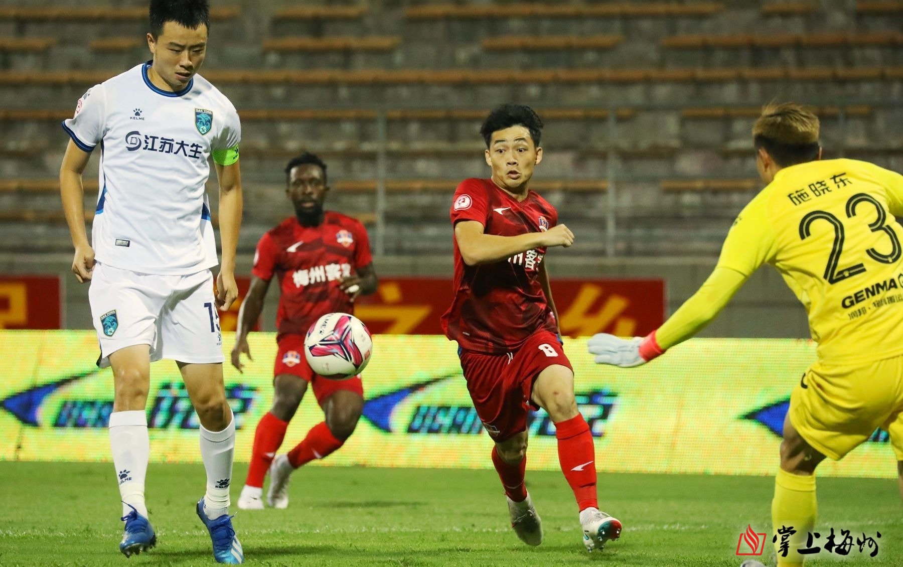 乒乓球预选赛焦点战：岭东麒麟队逆转岭南旋风队，客场强势带走胜利。锋线火力回暖的简单介绍