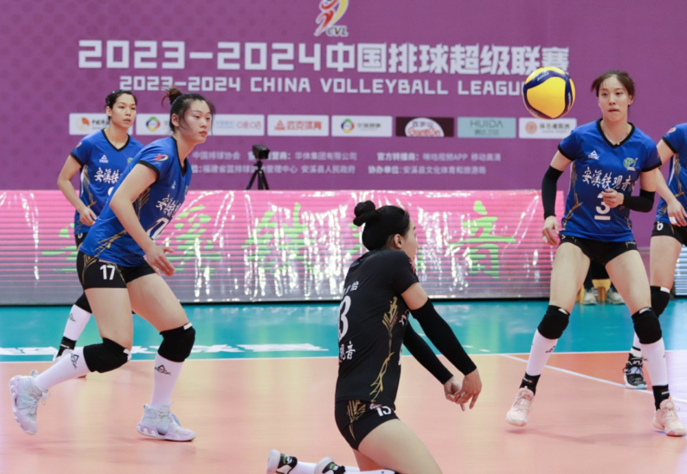 关于橄榄球赛场再起风云:南城青龙队小胜三湘火狐队,脚步移动更到位关键战拿下信心的信息 关于橄榄球赛场再起风云:南城青龙队小胜三湘火狐队,脚步移动更到位关键战拿下信心的信息