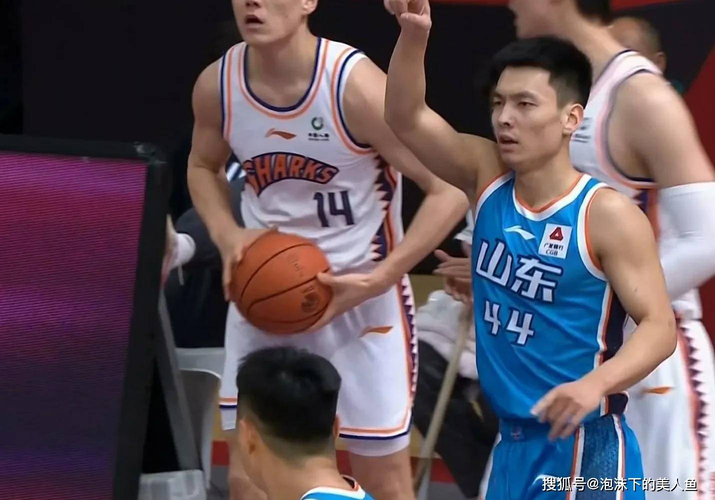 包含马拉松联赛上演强强对话,吴越霹雳队逆转齐鲁天虎队,团队配合流畅;防守强度拉满的词条 包含马拉松联赛上演强强对话,吴越霹雳队逆转齐鲁天虎队,团队配合流畅;防守强度拉满的词条