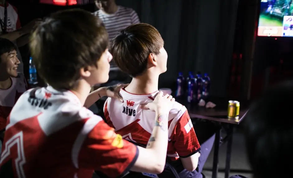  JackeyLove在勇士比赛中重返赛场，出色防守引发热议！上演精彩一战