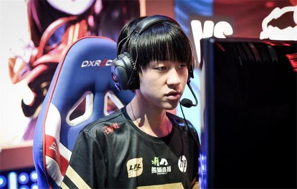  JackeyLove在勇士比赛中重返赛场，出色防守引发热议！上演精彩一战