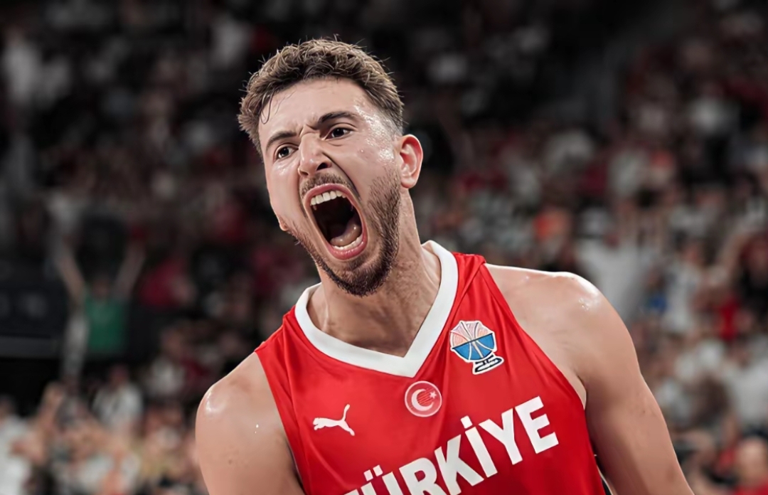  河套金雕队对阵塞北雷霆队，高尔夫总决赛失利，内线统治篮板——细节处理更胜一筹