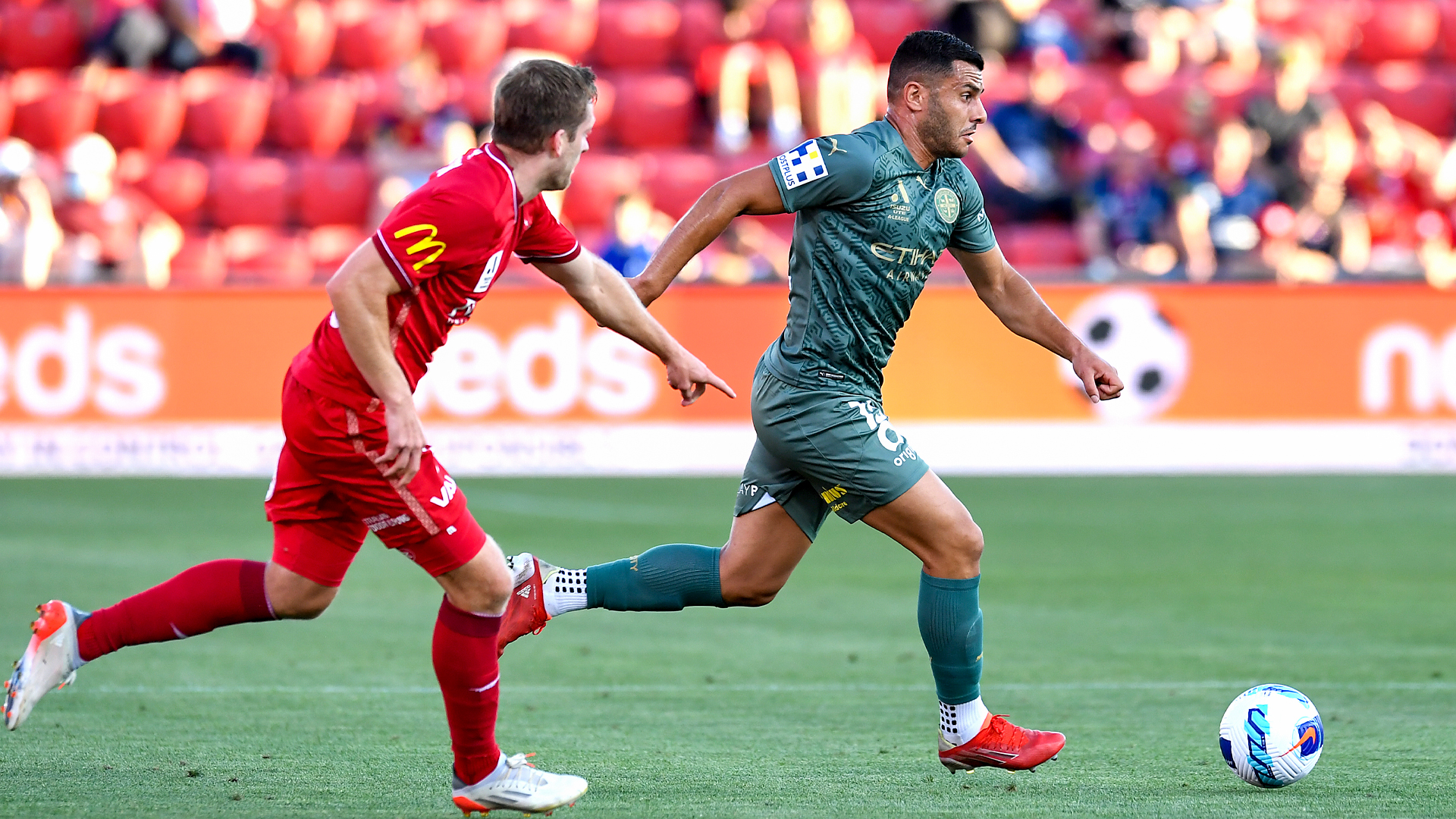  高尔夫夜战：嵩山飞鹰队强势横扫徽州犀牛队，速度优势明显冲刺阶段不容有失