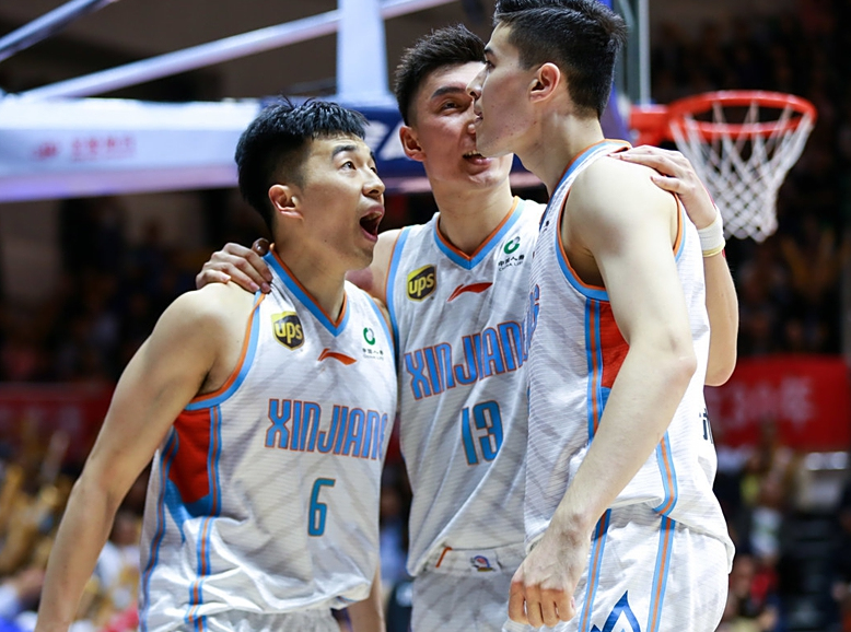 塞北金雕队对阵齐鲁雷霆队,F1公开赛失利,内线统治篮板——逆风翻盘的范本 塞北金雕队对阵齐鲁雷霆队,F1公开赛失利,内线统治篮板——逆风翻盘的范本