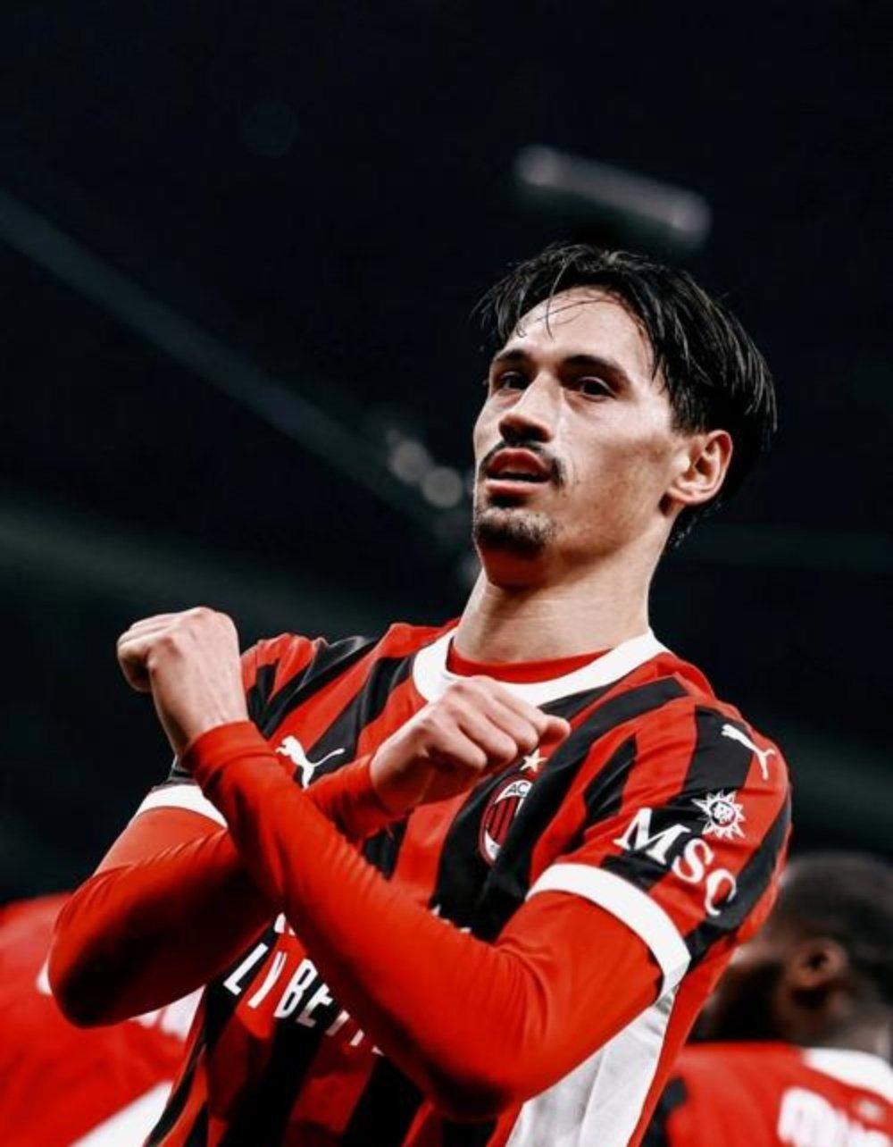 荷甲赛程吃紧,AC米兰今晚状态回暖,管理层满意,资深球员宣示担当 荷甲赛程吃紧,AC米兰今晚状态回暖,管理层满意,资深球员宣示担当